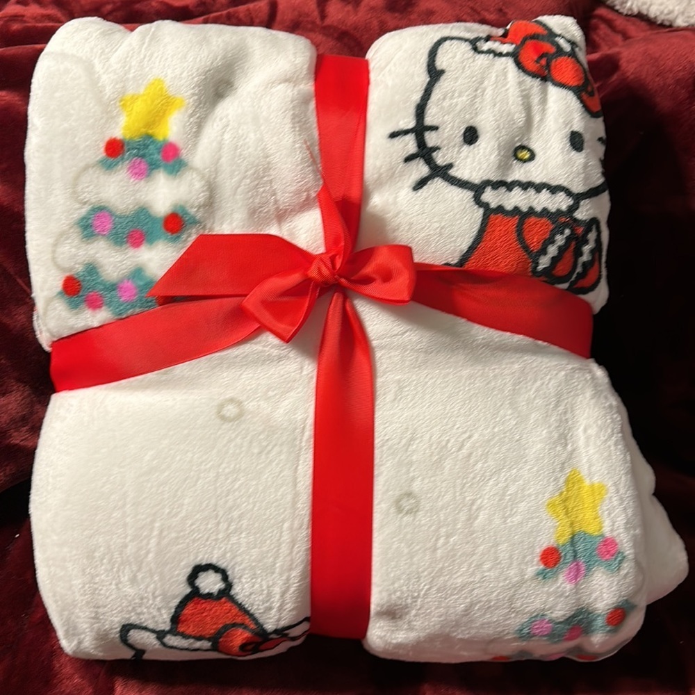 NWT Hello Kitty Full/Queen Christmas Blanket - Picture 4 of 4